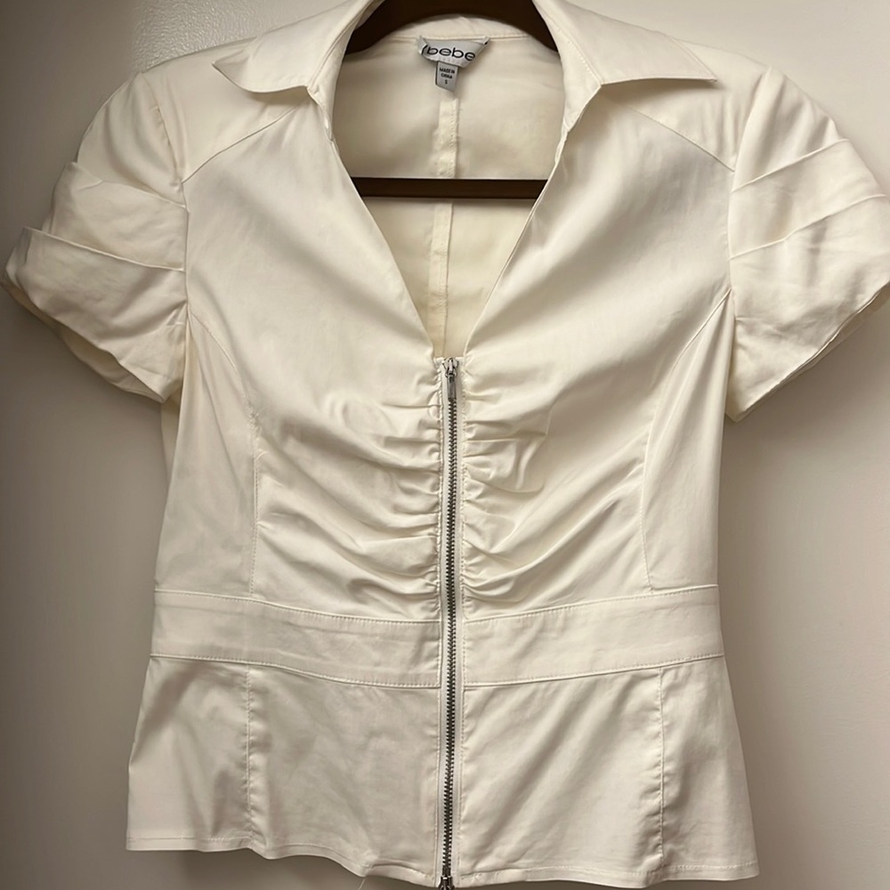 Cute Bebe blouse, zip up, fitted.